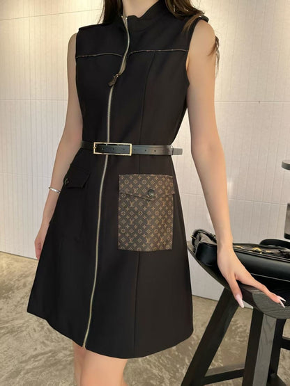 Sleeveless dress with pocket appliqué