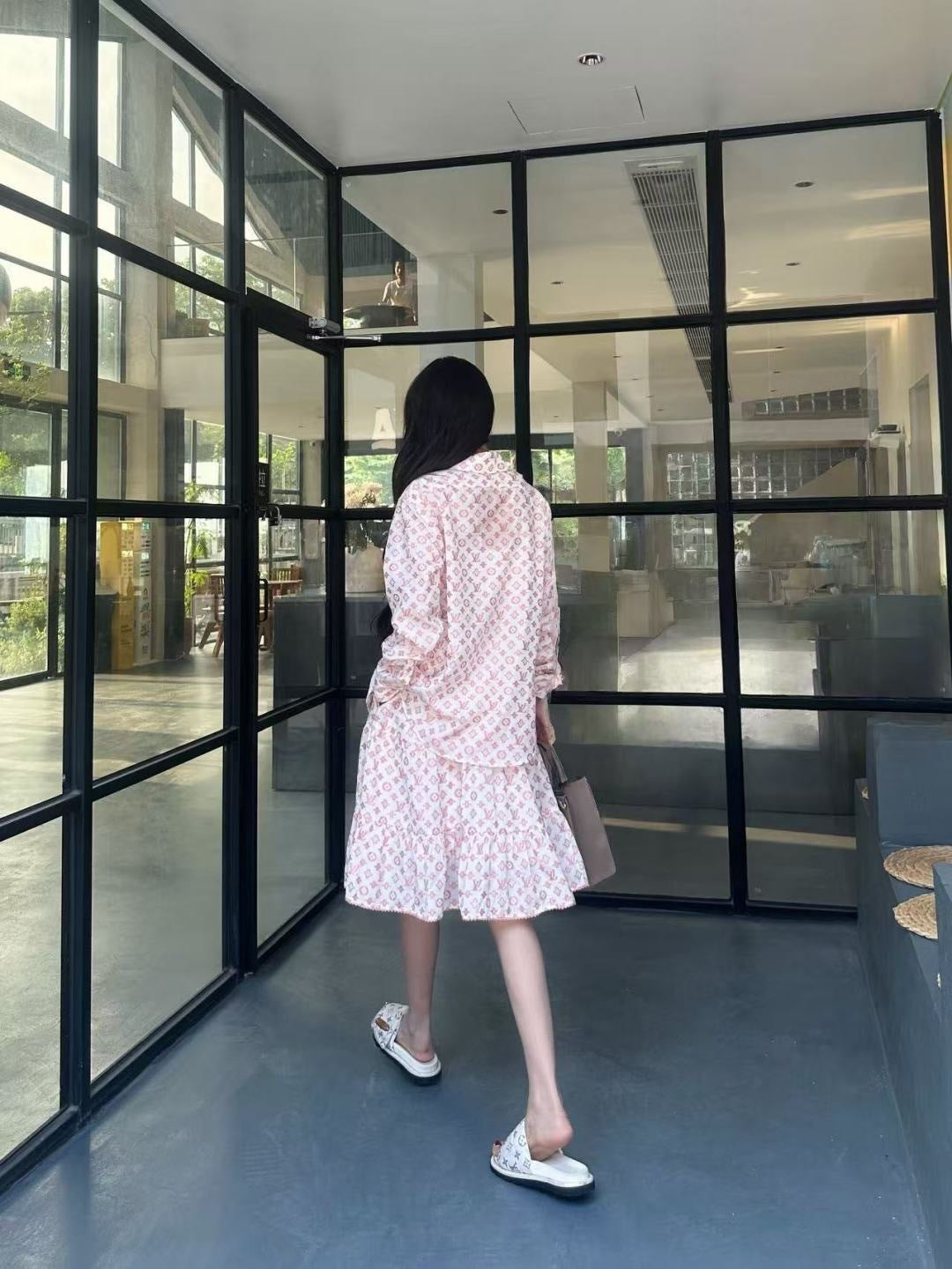 Loose-fitting shirt