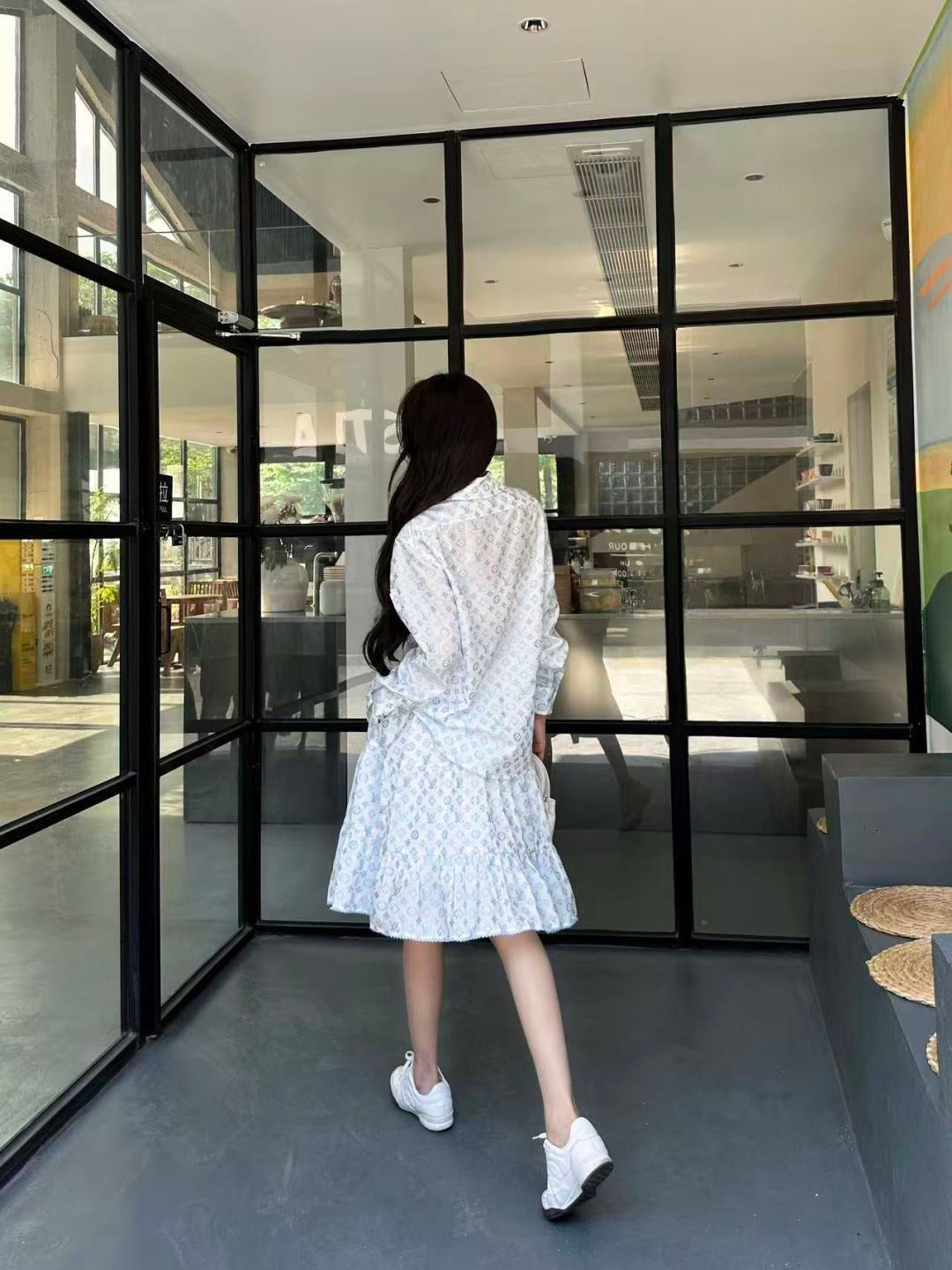 Loose-fitting shirt