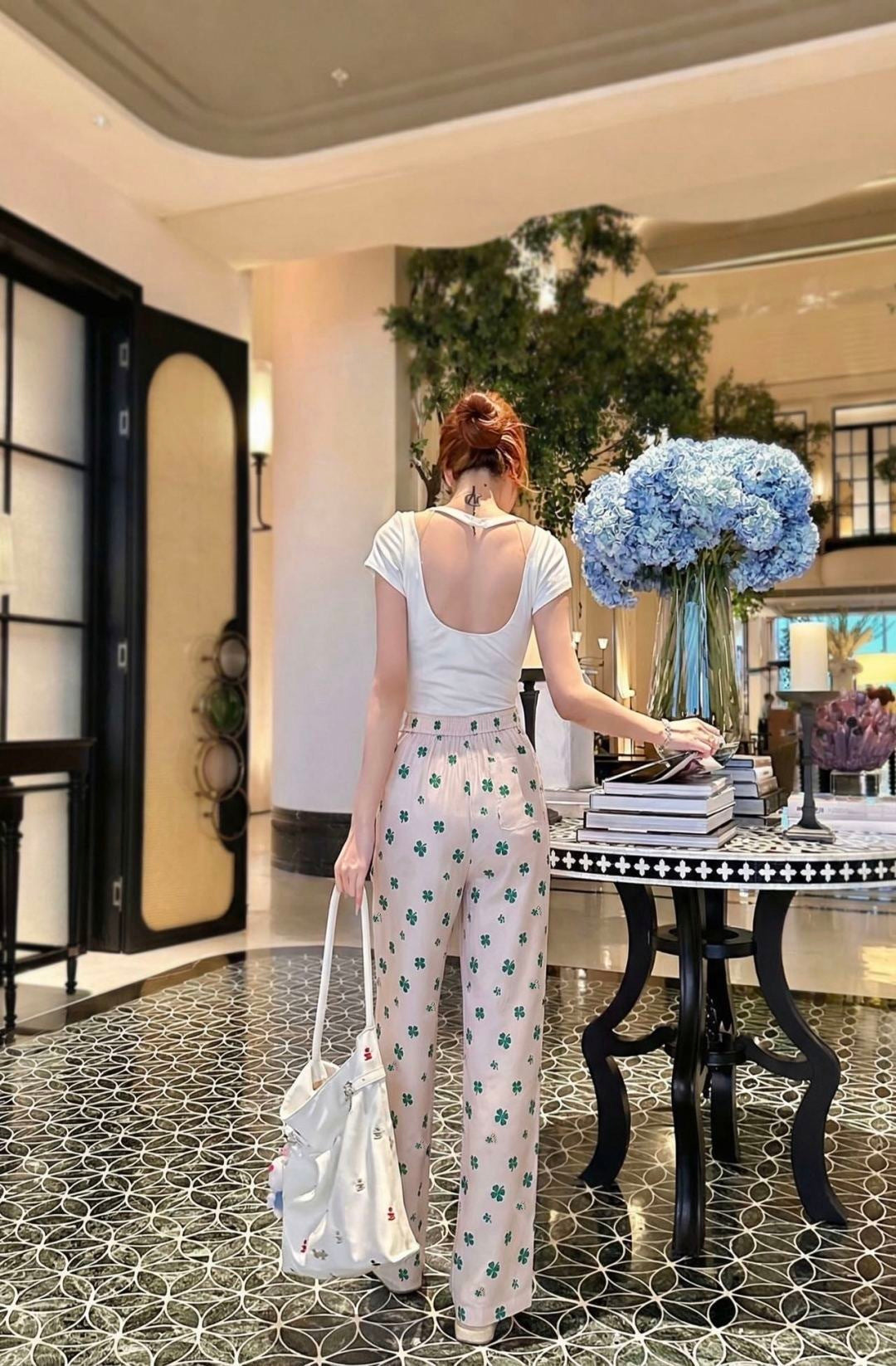 Four-leaf clover print straight-leg pants