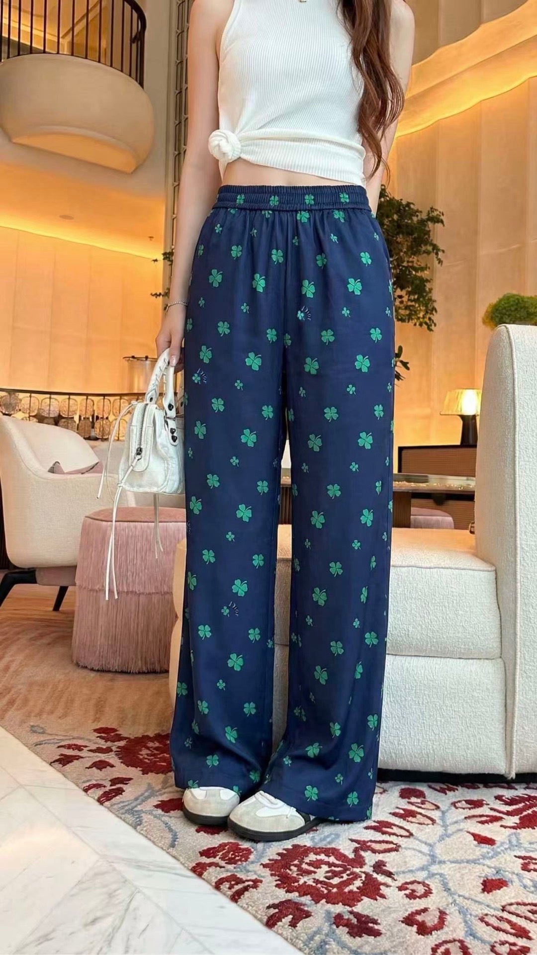 Four-leaf clover print straight-leg pants