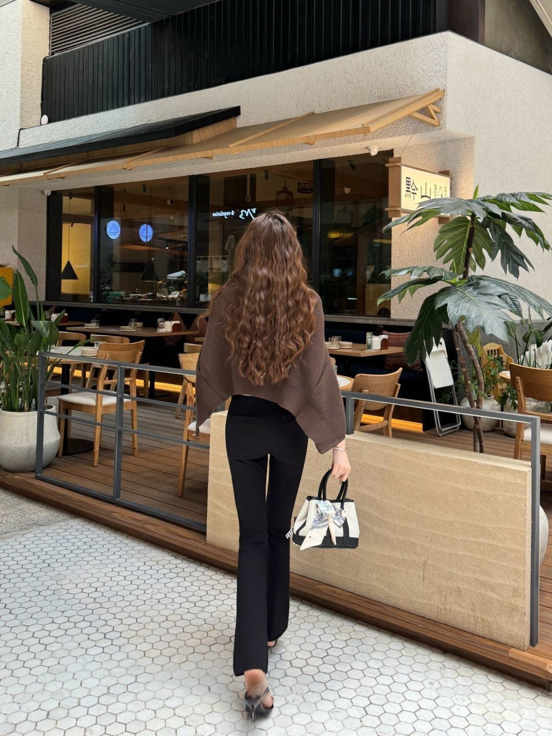 26ss Flared, mid-high waist, stretch leggings