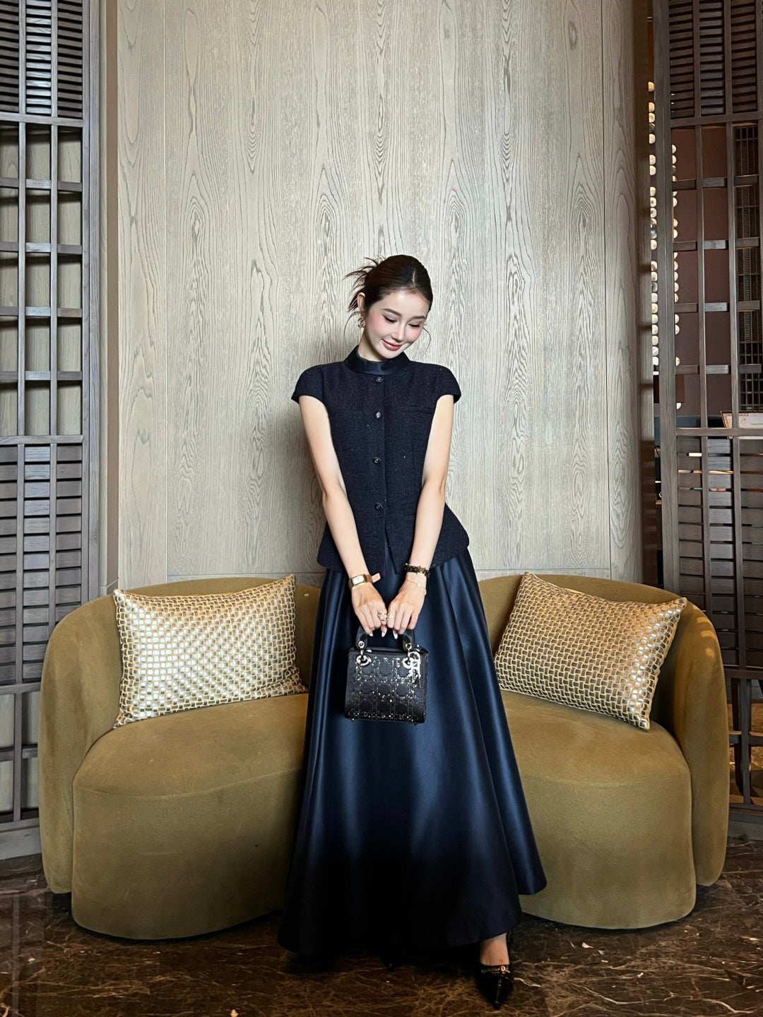 26ss Stand-up collar, fitted waist knitted top
