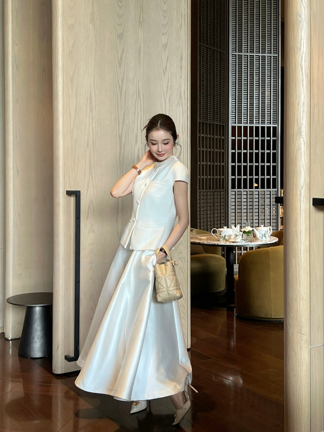 26ss Stand-up collar, fitted waist knitted top