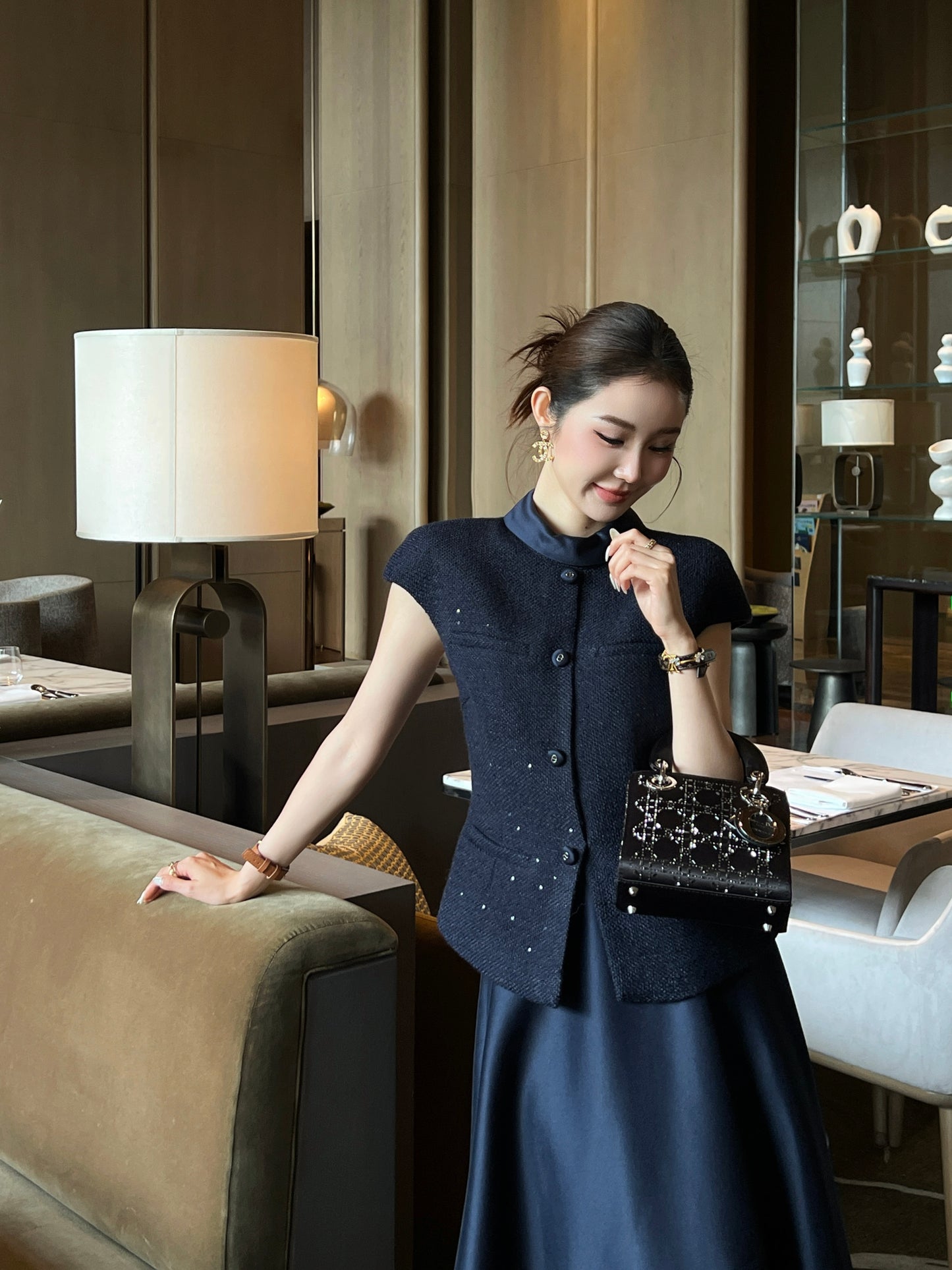 26ss Stand-up collar, fitted waist knitted top