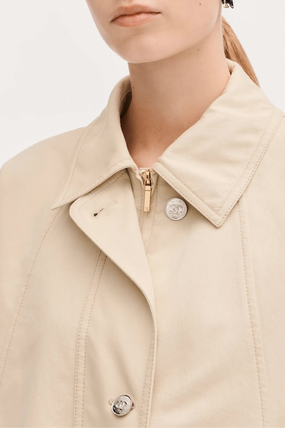 26ss Cape-style trench coat