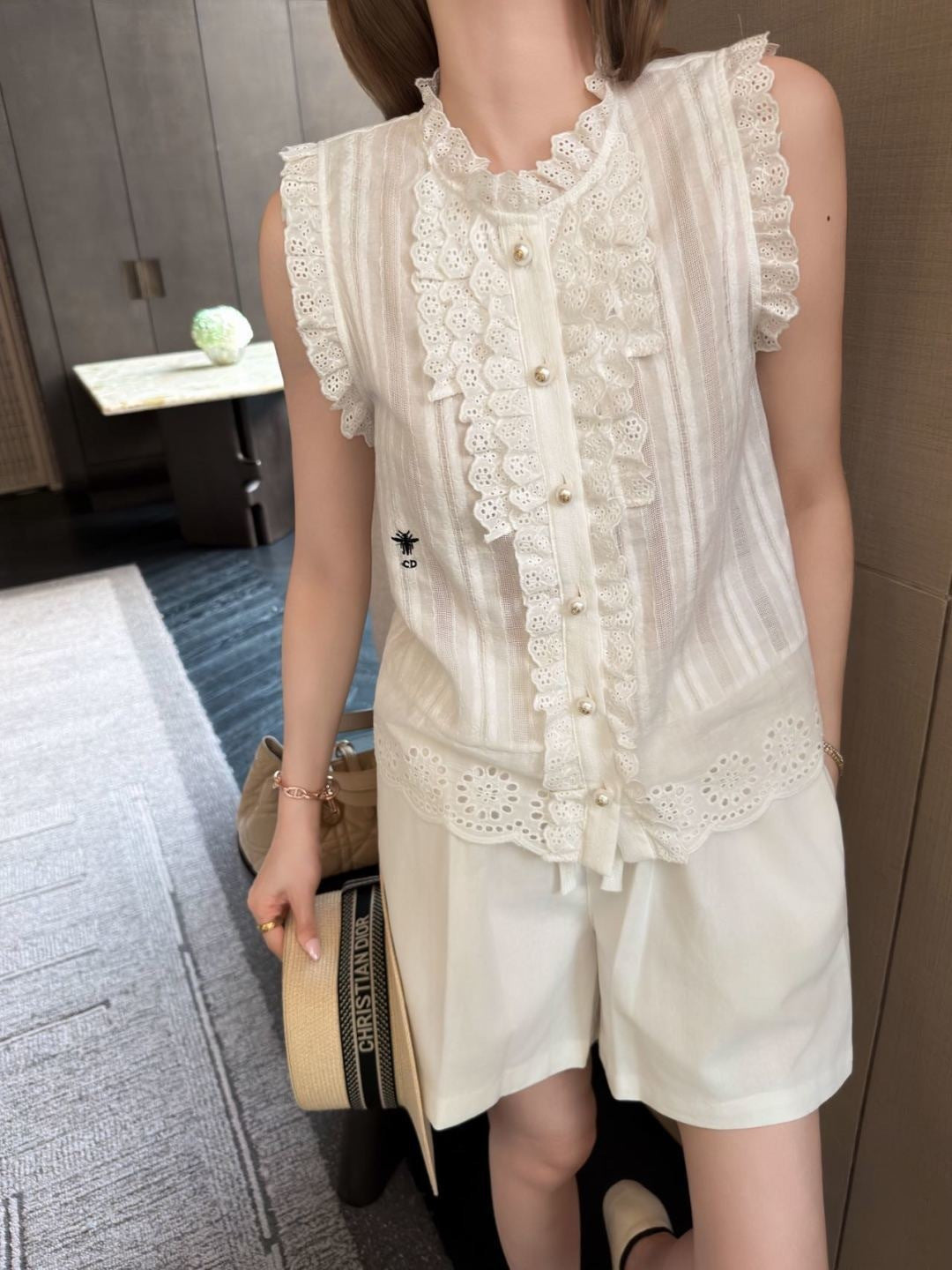 26ss Embroidered Ruffled Trim Vest