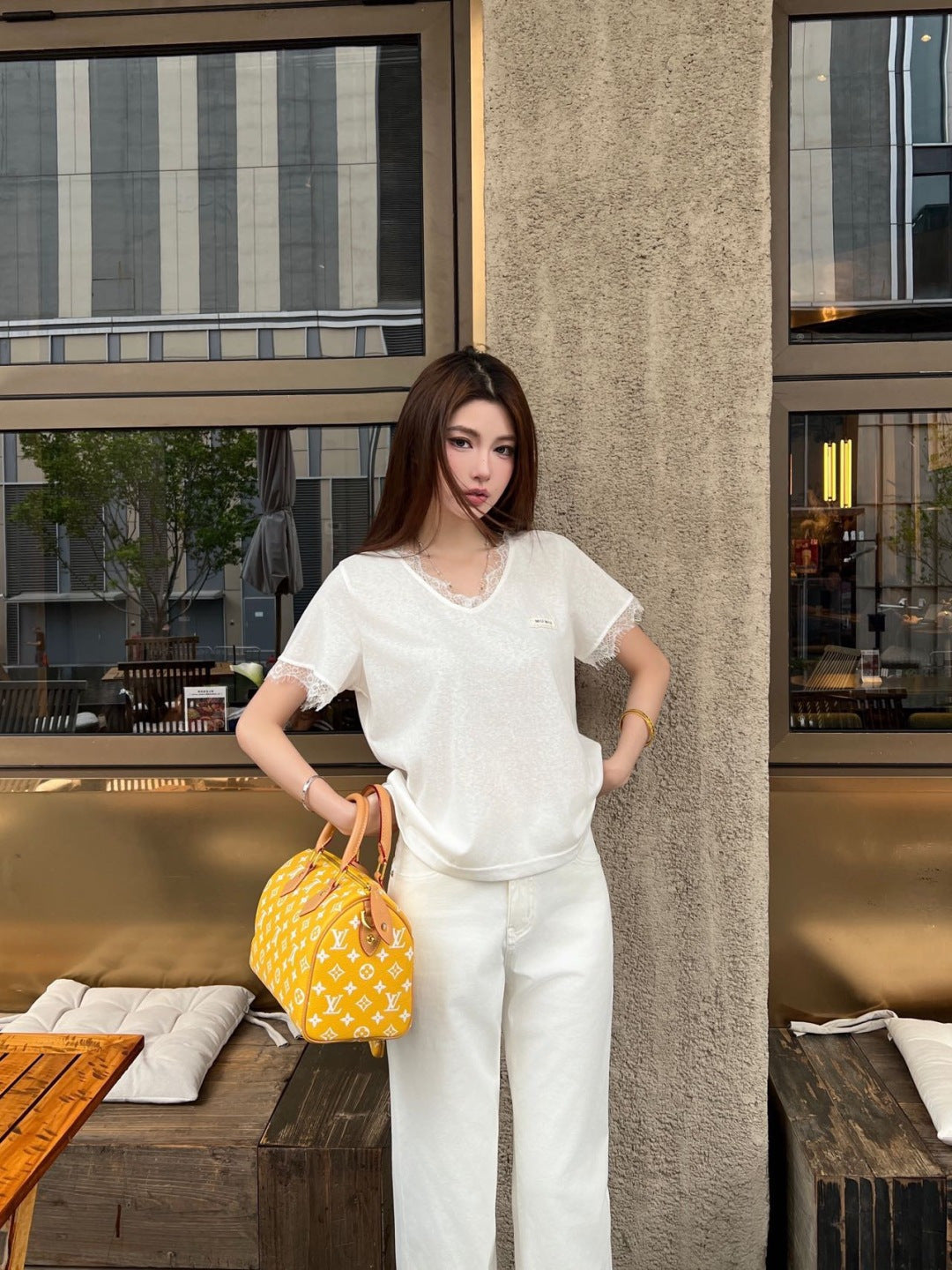 26ss Lace-trimmed V-neck T-shirt