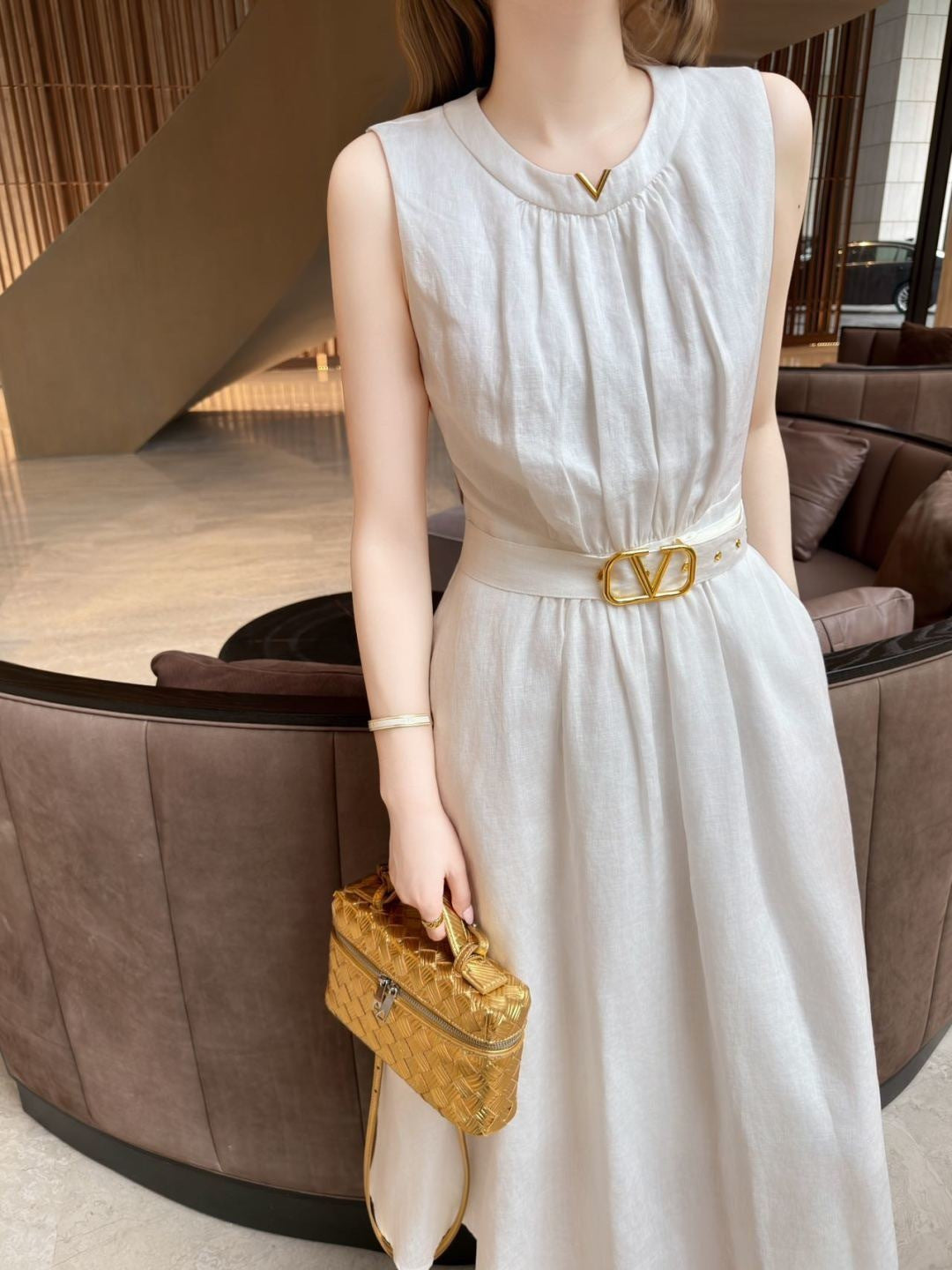 26ss V-shaped dress with metal belt