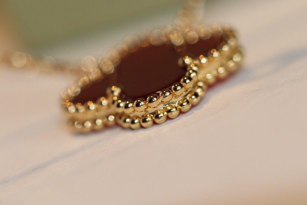 Red agate necklace