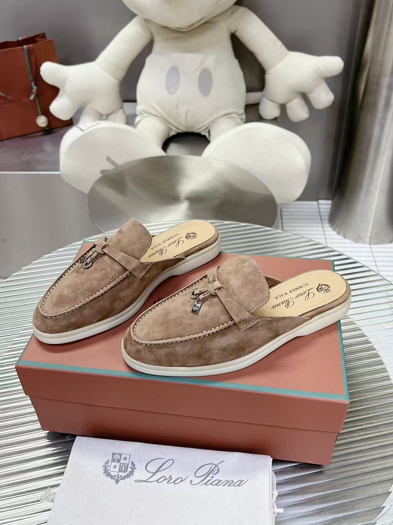 26ss Color-blocked Loafers with Pendant