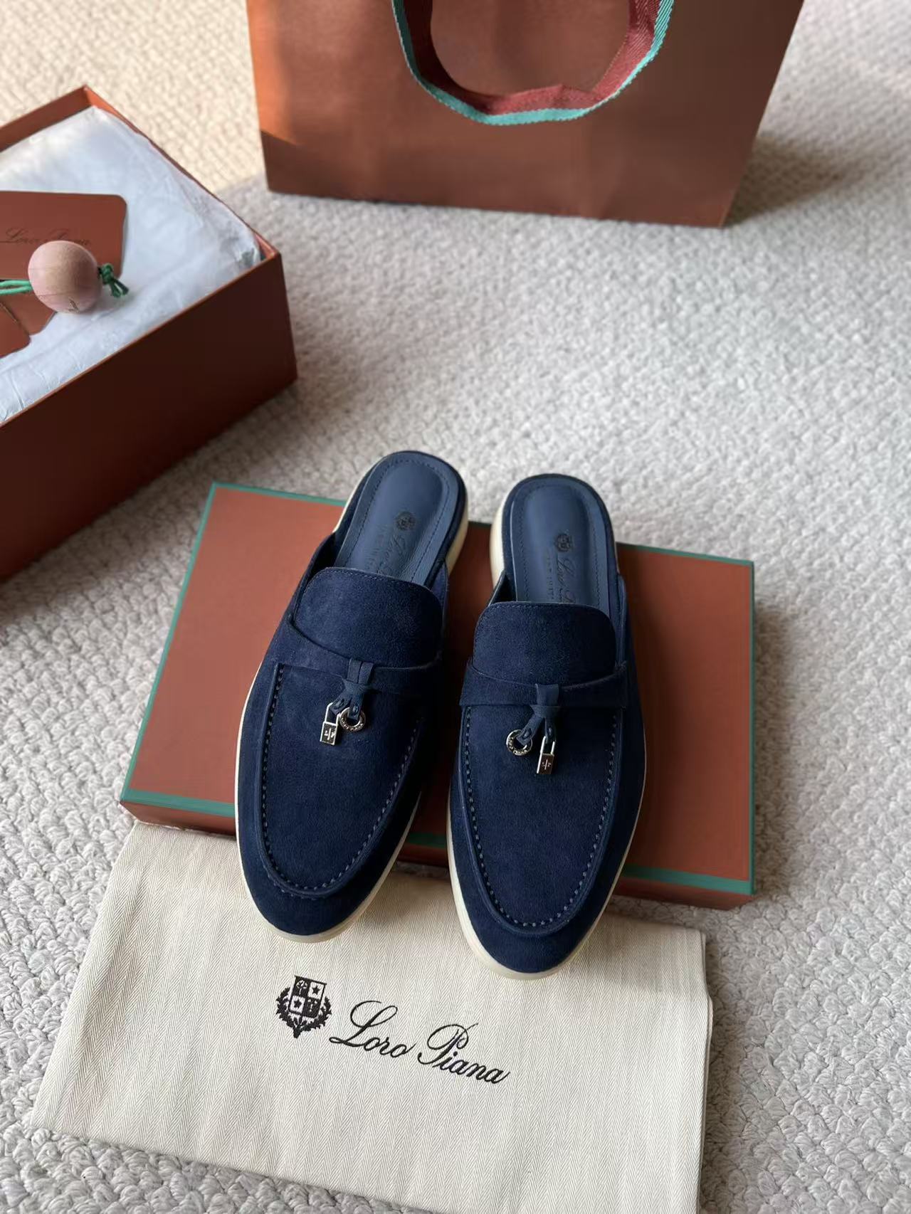 26ss Color-blocked Loafers with Pendant