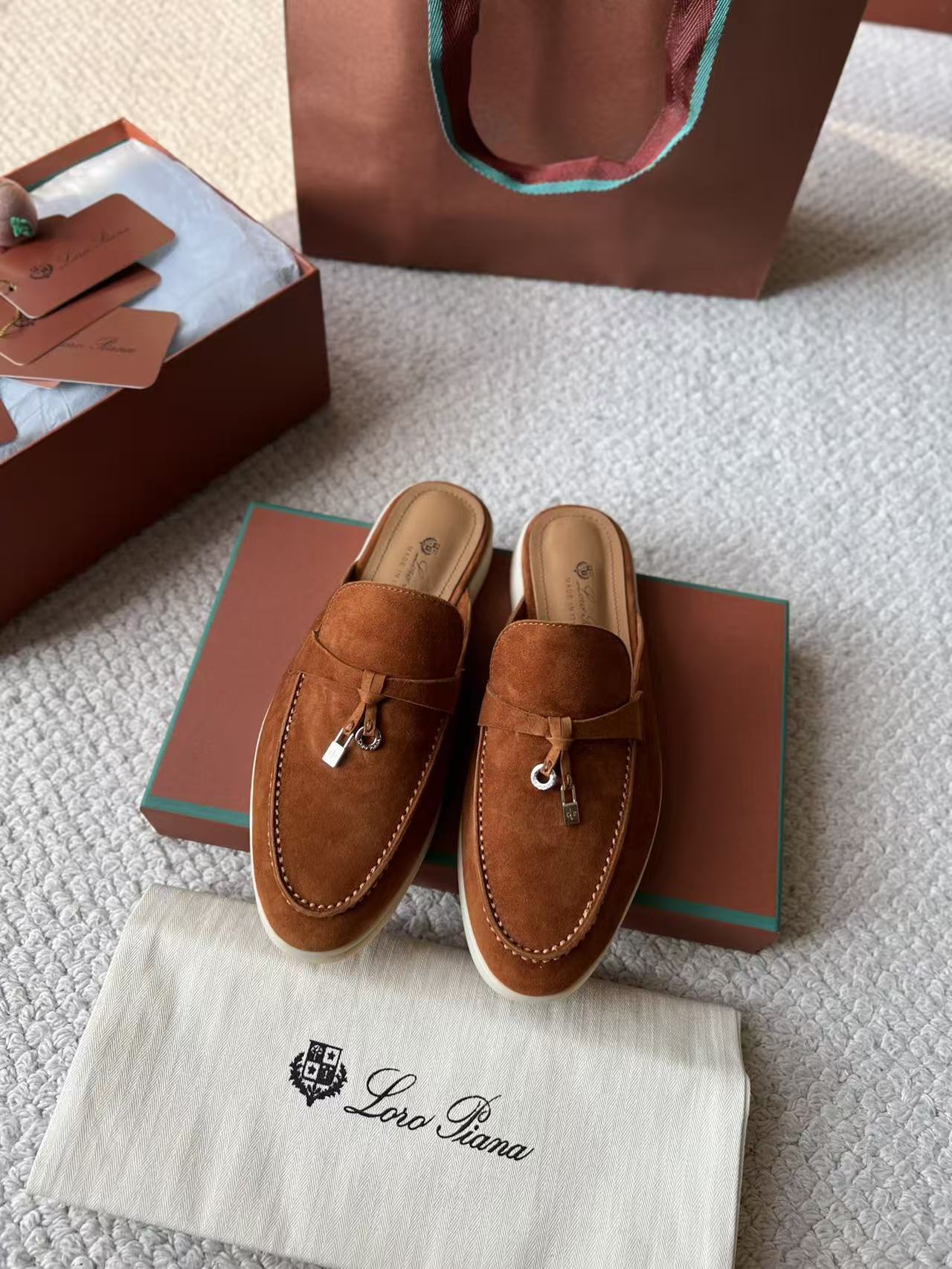26ss Color-blocked Loafers with Pendant
