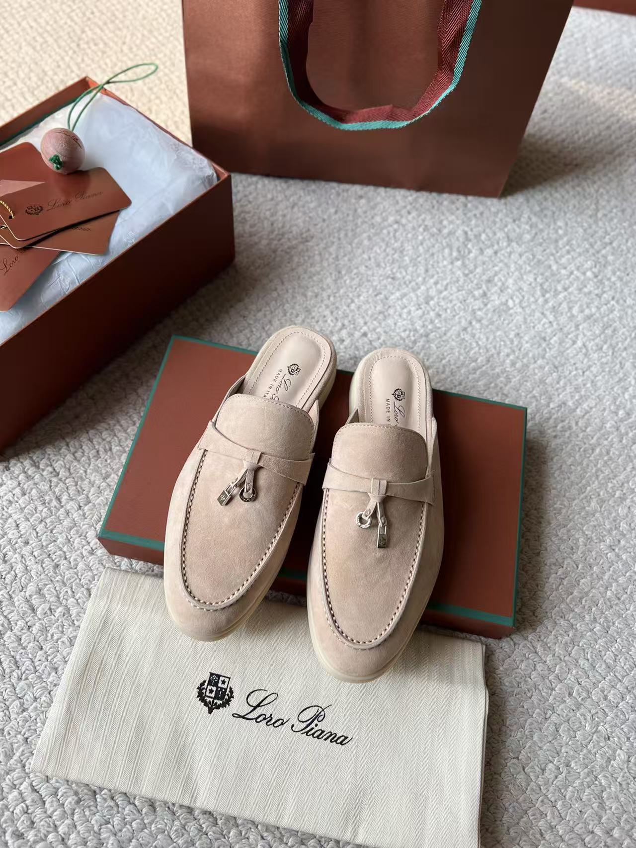 26ss Color-blocked Loafers with Pendant