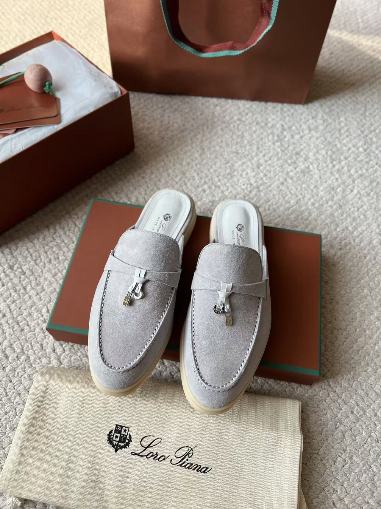 26ss Color-blocked Loafers with Pendant