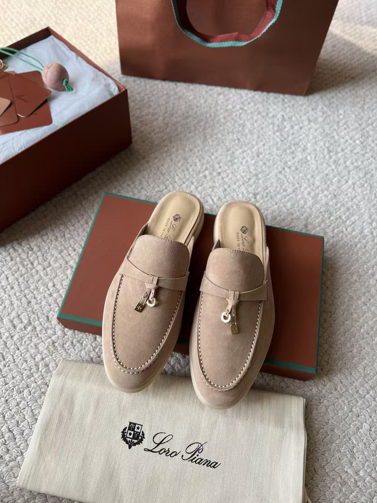 26ss Color-blocked Loafers with Pendant