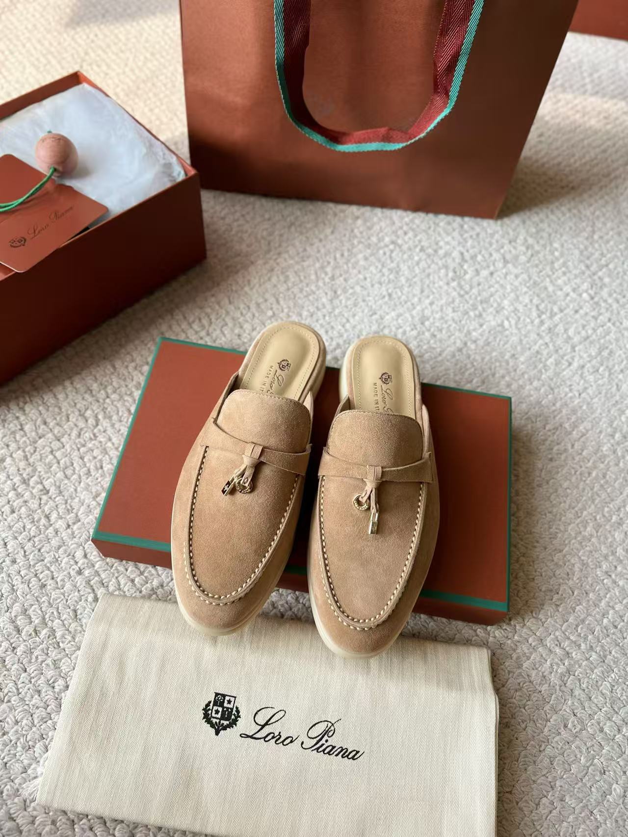 26ss Color-blocked Loafers with Pendant