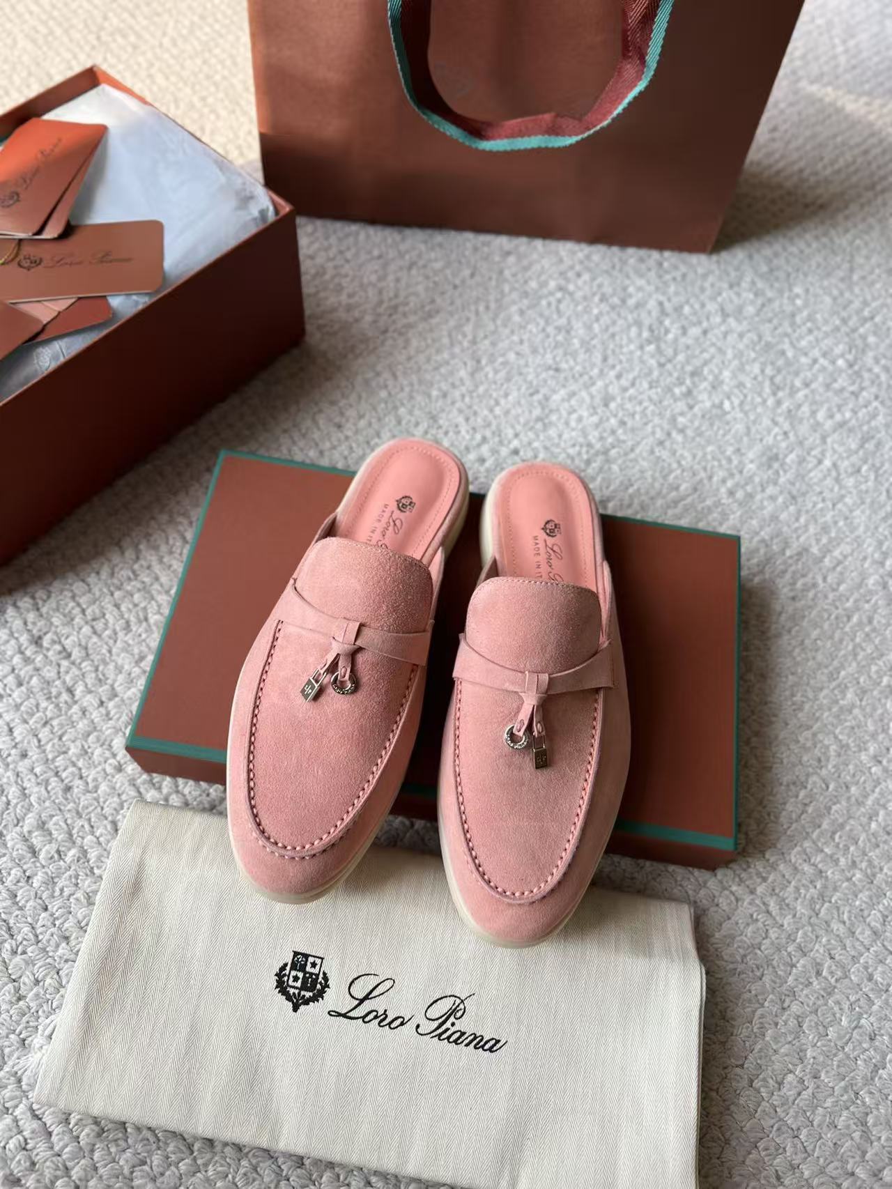 26ss Color-blocked Loafers with Pendant