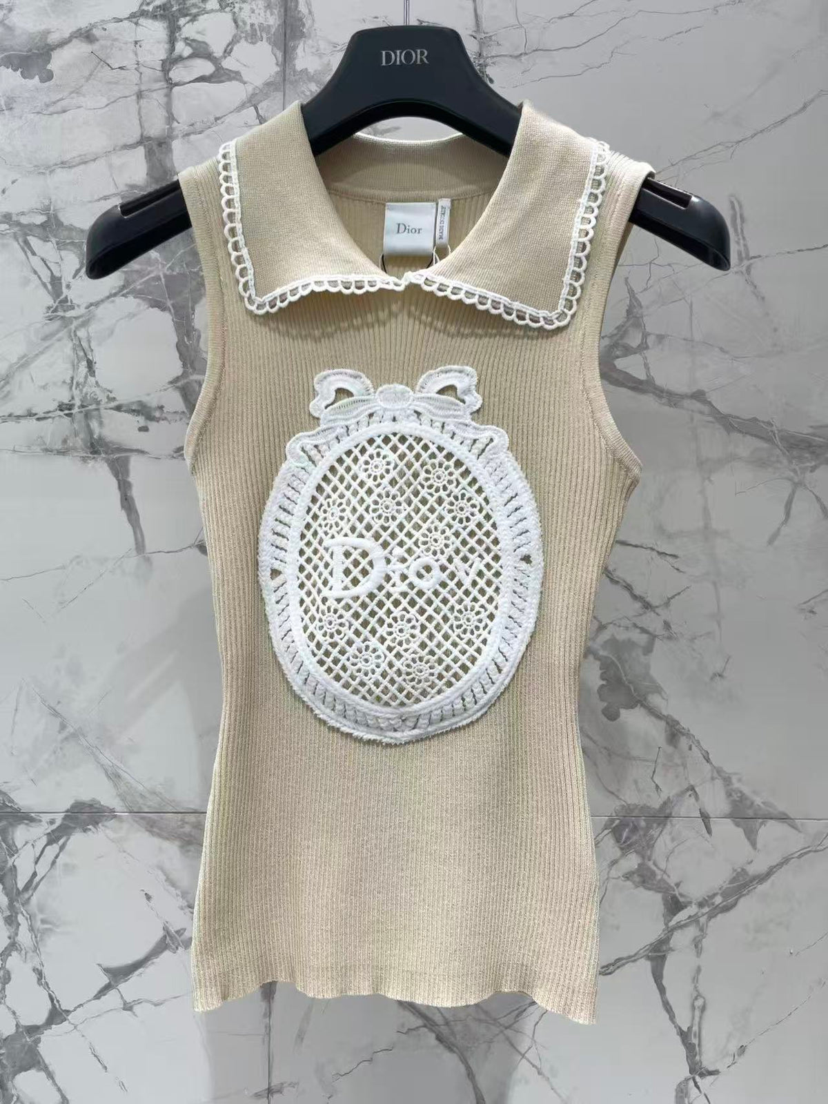 Open-knit vest with a Peter Pan collar