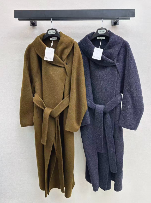 26A must-have long, double-faced wool coat for the stylish woman this autumn/winter.