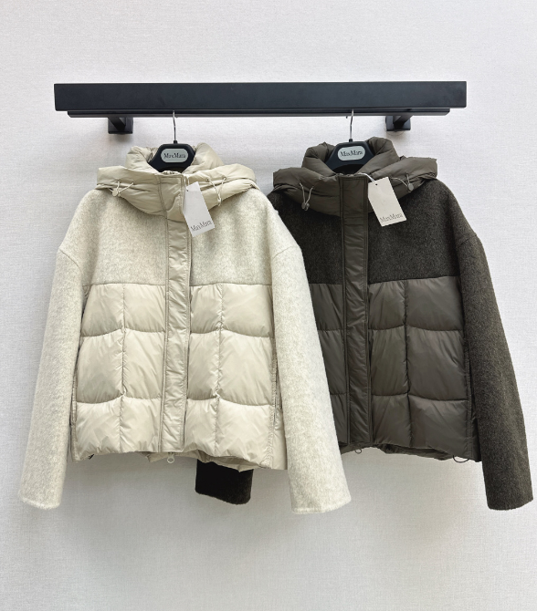 26Latest Autumn/Winter Short Hooded Down Jacket with Wool Panel Detailing