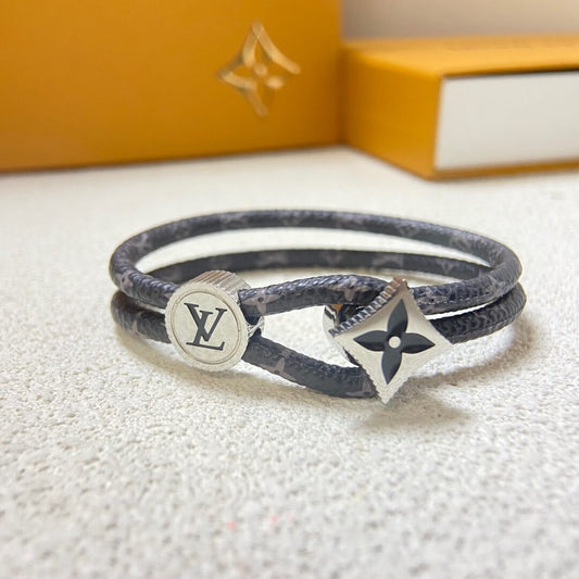 Fashionable Pointed-Flower Leather Bracelet