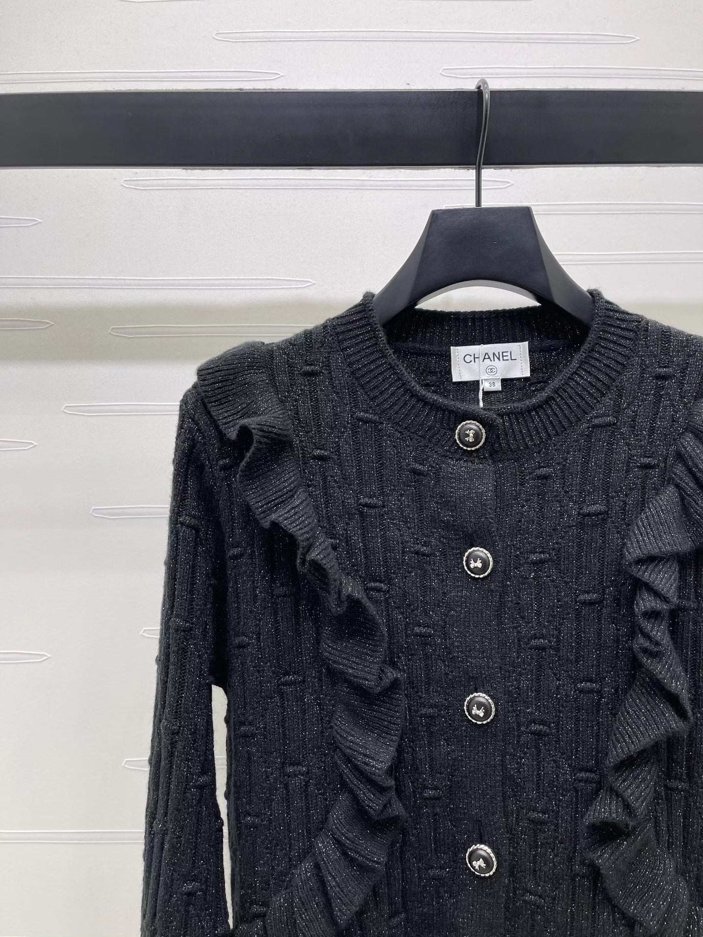 Full-length silver-thread ruffled cardigan