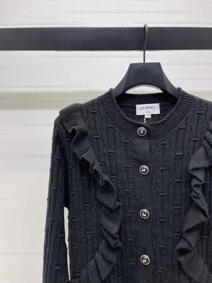 Full-length silver-thread ruffled cardigan