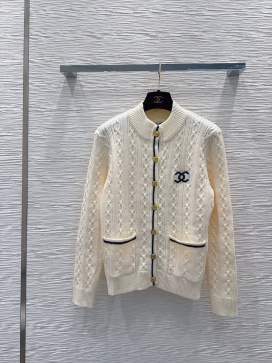 26New Classic Color-Block Cardigan