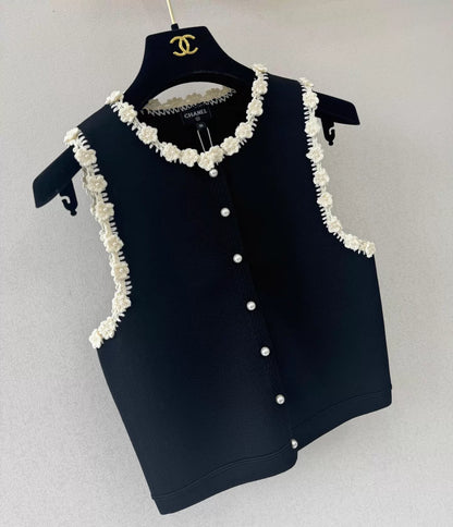 26ss Pearl Flower Decorated Knitted Vest