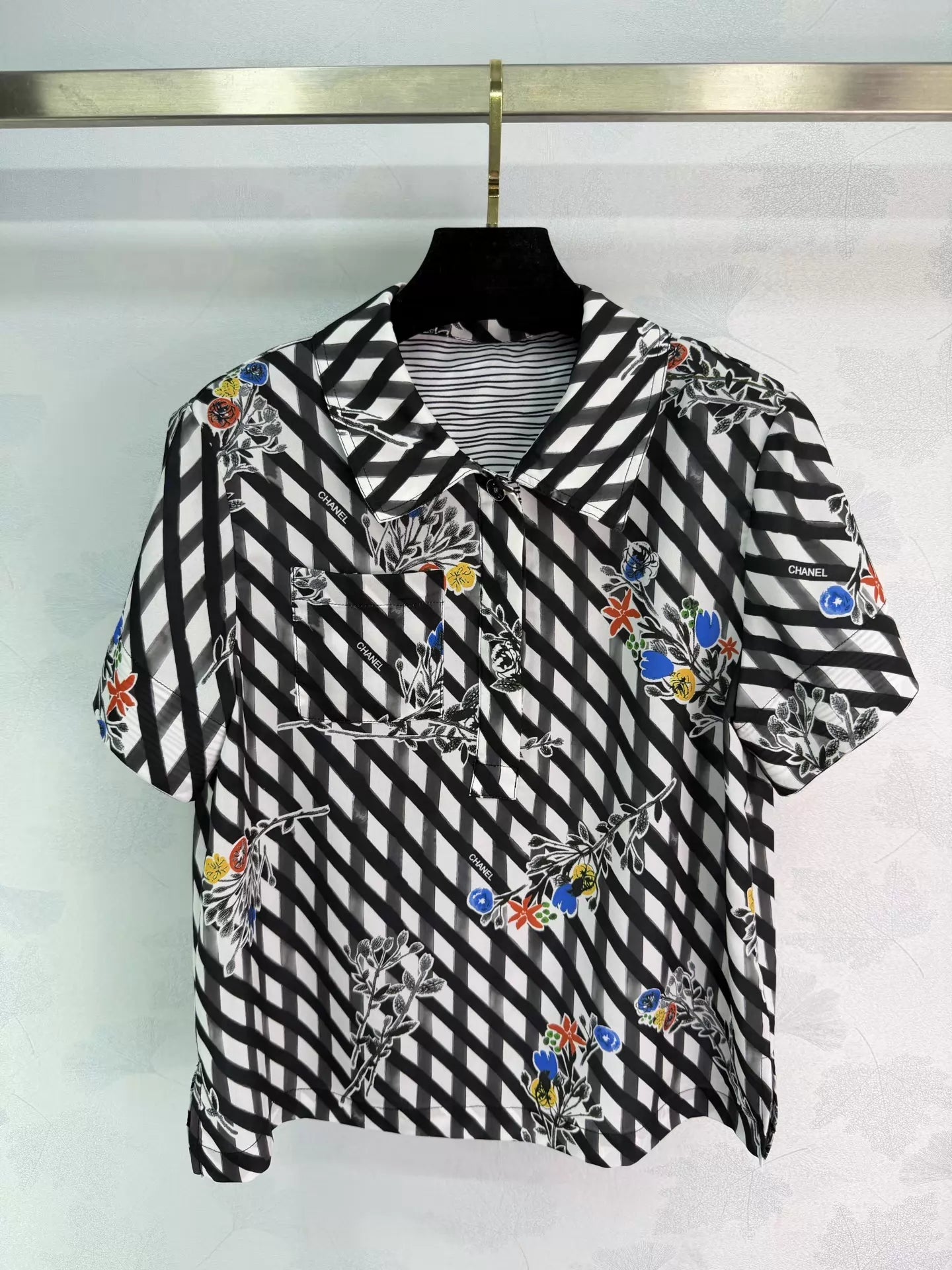 Short-sleeved shirt