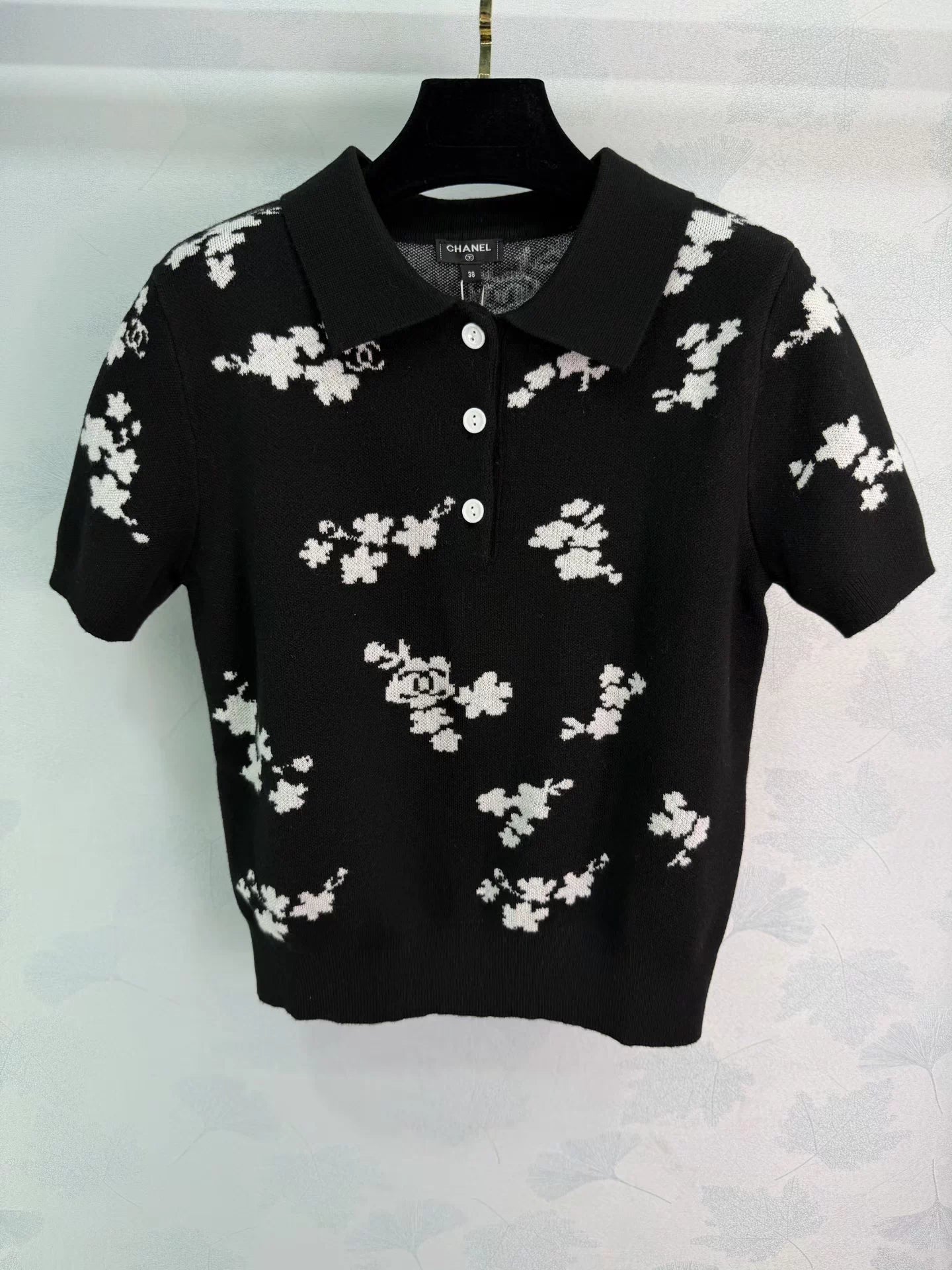 Short-sleeved polo shirt