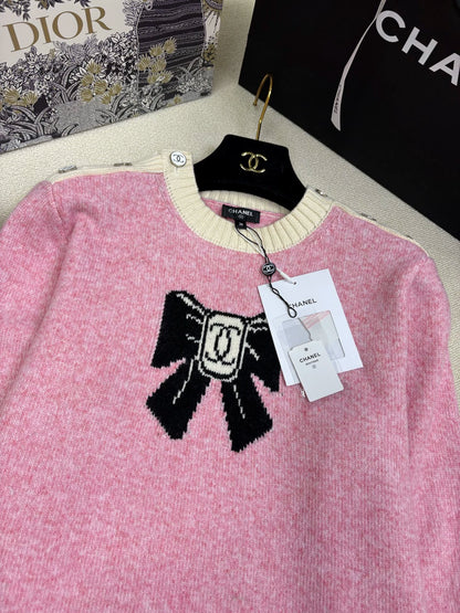 Color-blocked logo bow jacquard top