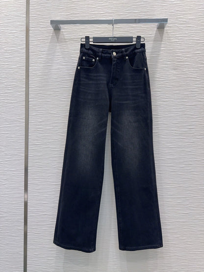 26New-Arrival Jeans with Rear Triangle Logo and Pockets