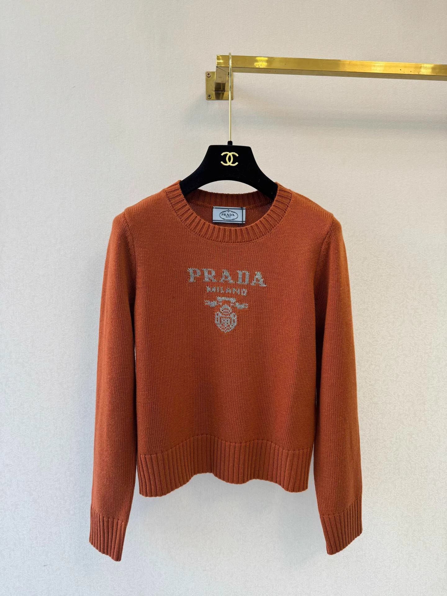 Crew neck knit sweater
