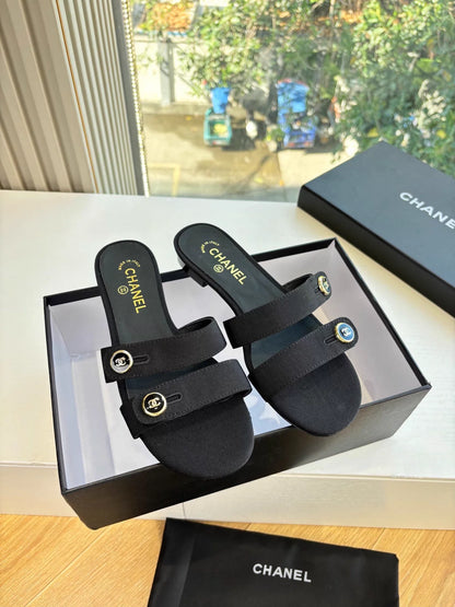 Double C buckle slippers