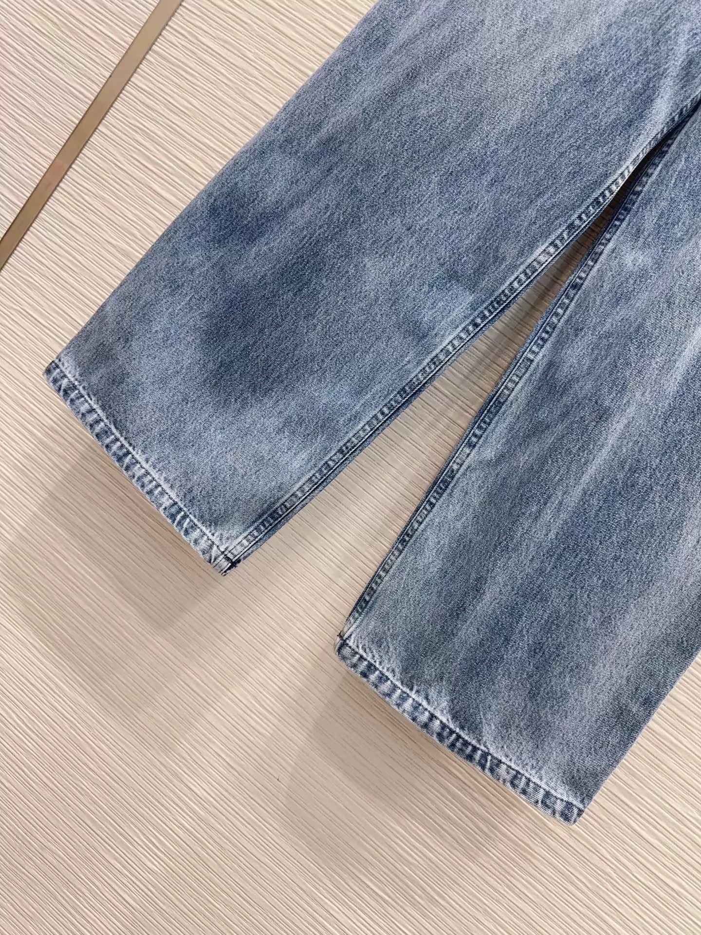 Antique yeast wash jeans