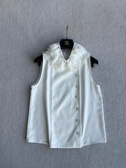 Sleeveless side-button petal blouse
