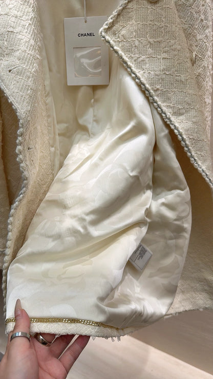 Double-breasted coat with pockets