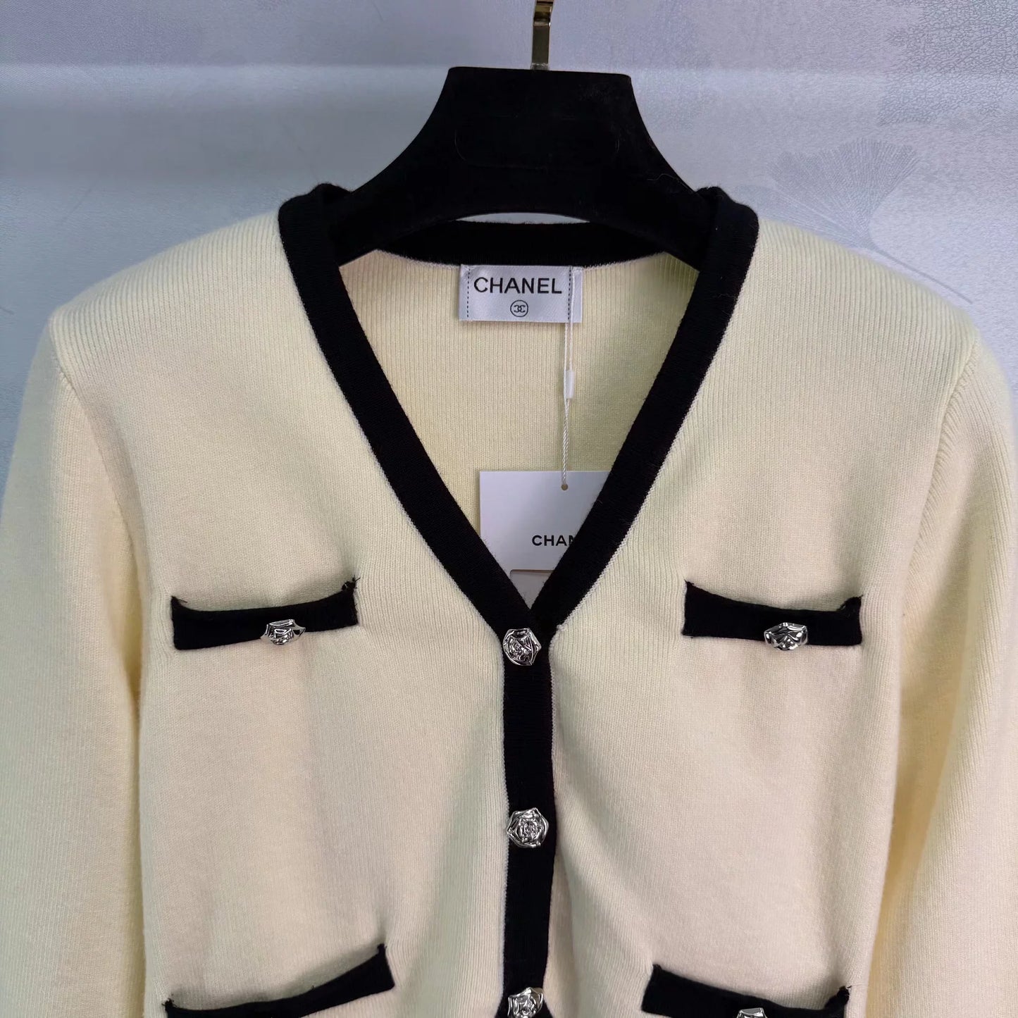 Color-blocked V-neck Cardigan