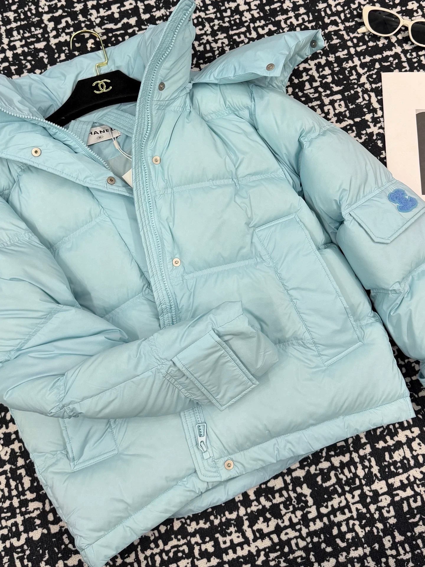 Mao Mao logo loose hooded goose down suit