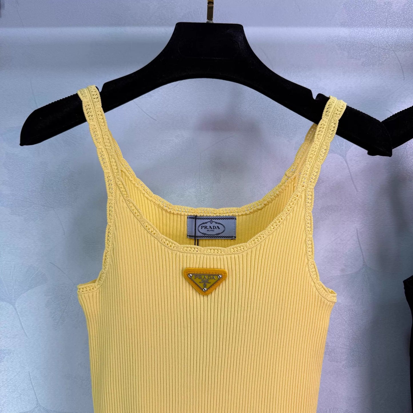 26ss Triangle logo lace camisole