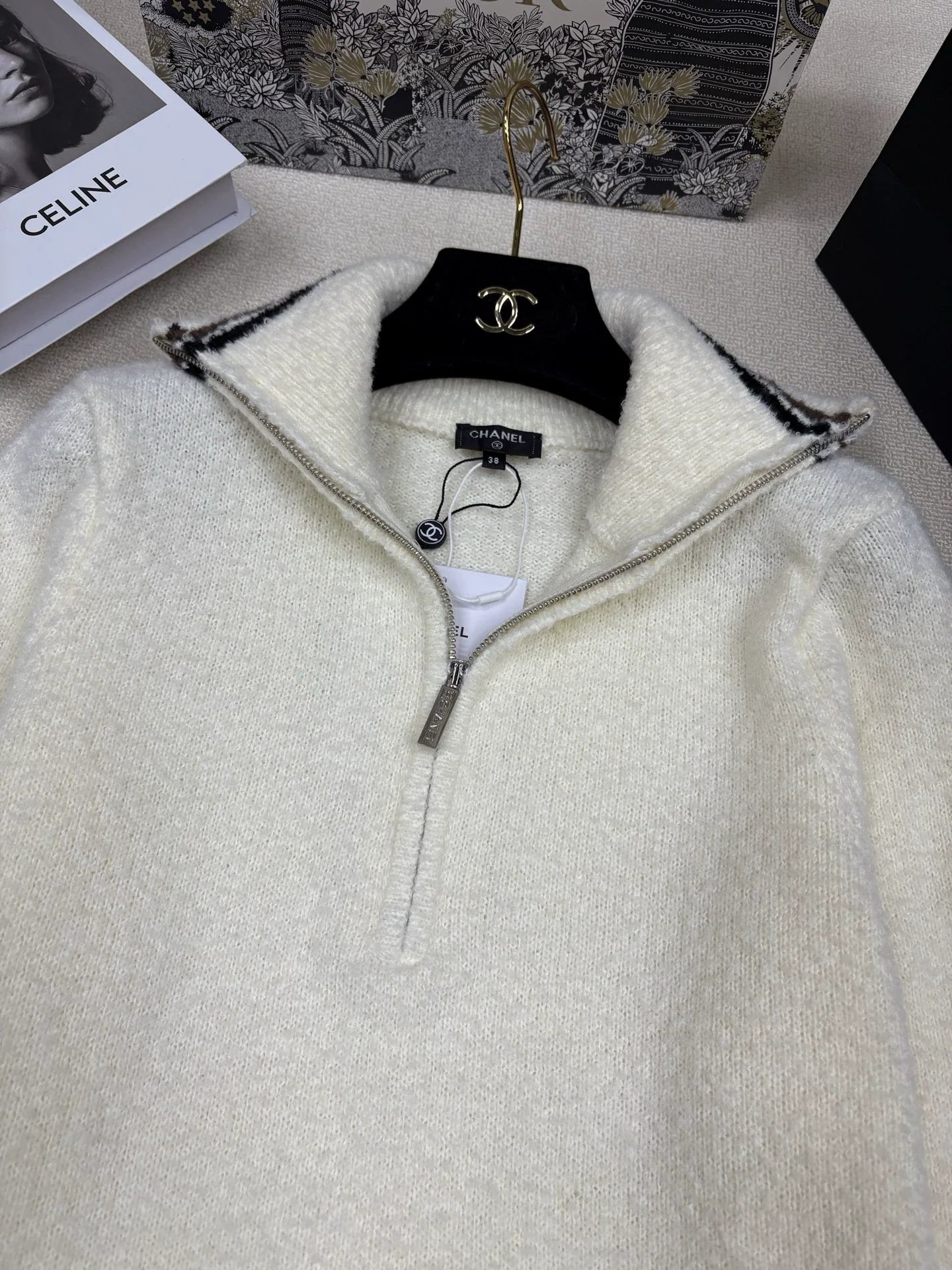 Zipper lapel top
