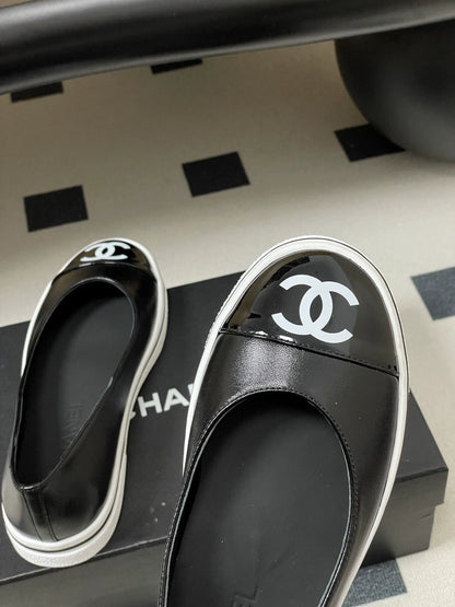 Color-blocked low-cut flats