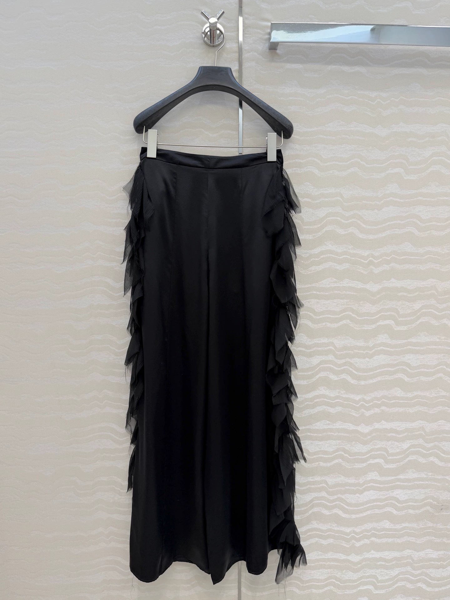 26ss Three-dimensional feather silk satin trousers