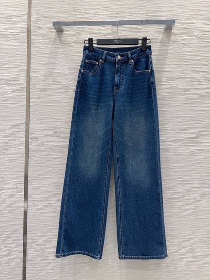 26New-Arrival Jeans with Rear Triangle Logo and Pockets