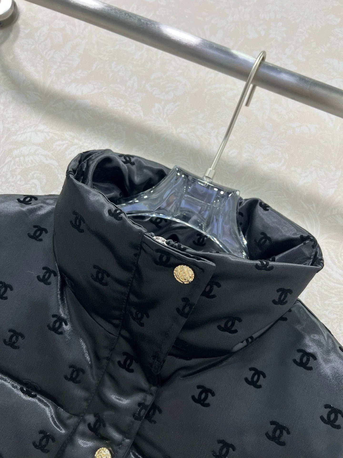 Stand-up collar flocked satin down vest
