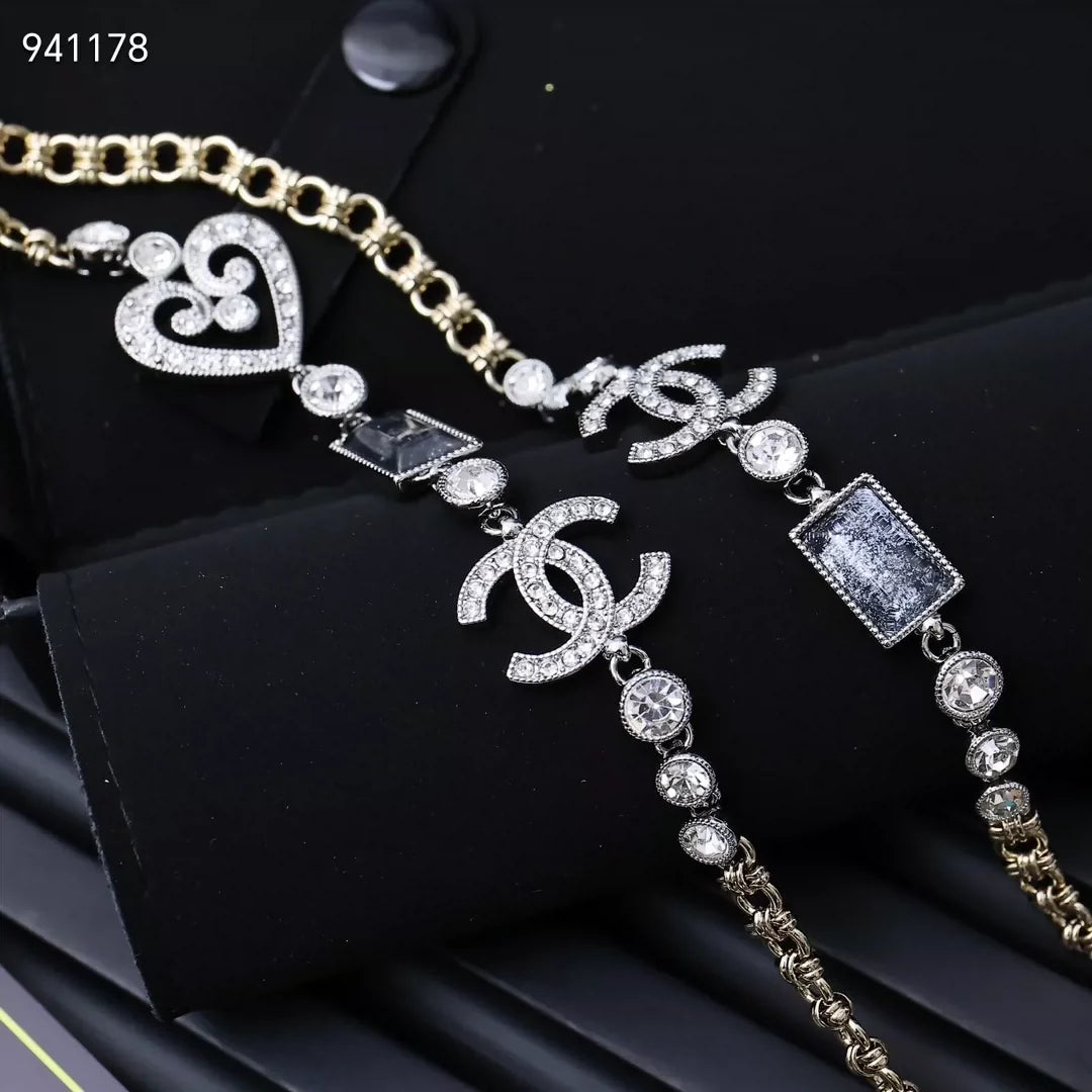 Square enamel spliced sweater chain