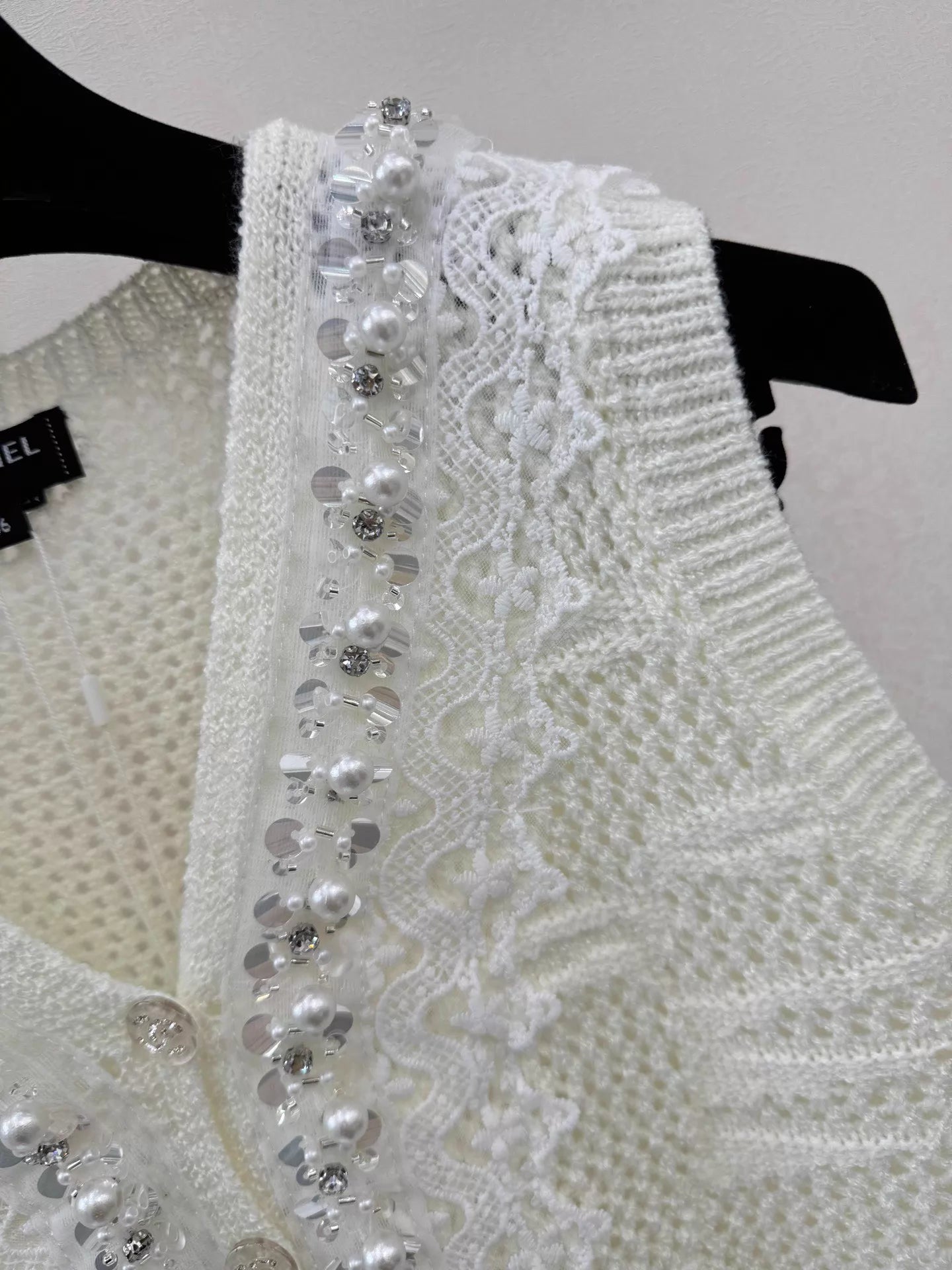 26ss Lace-trimmed openwork knit vest
