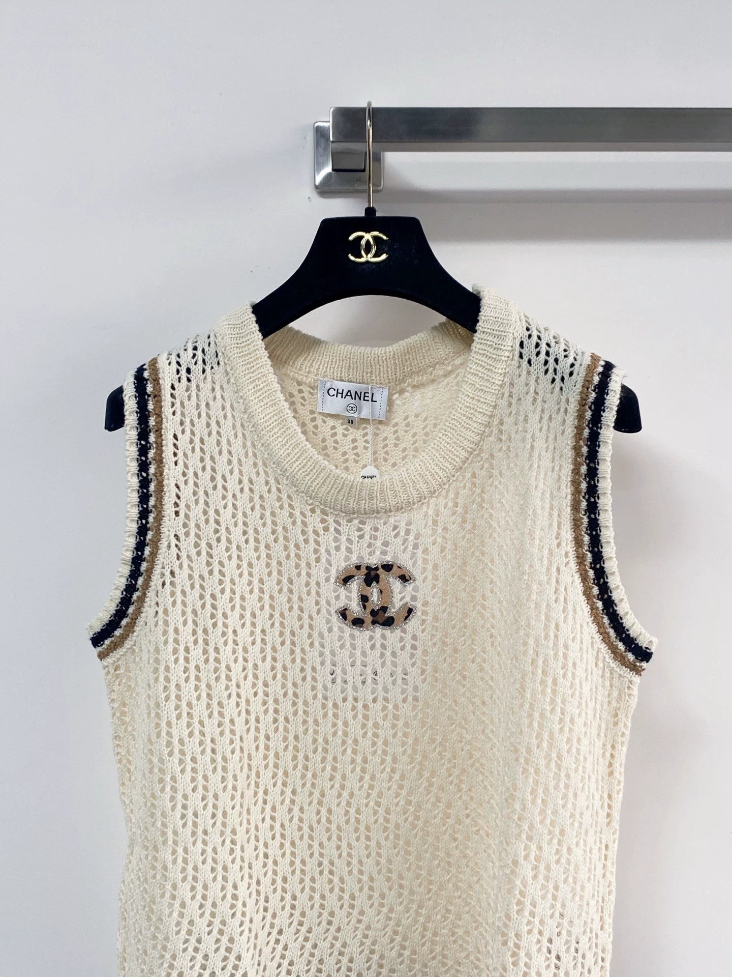 26ss Cutout color-blocked vest